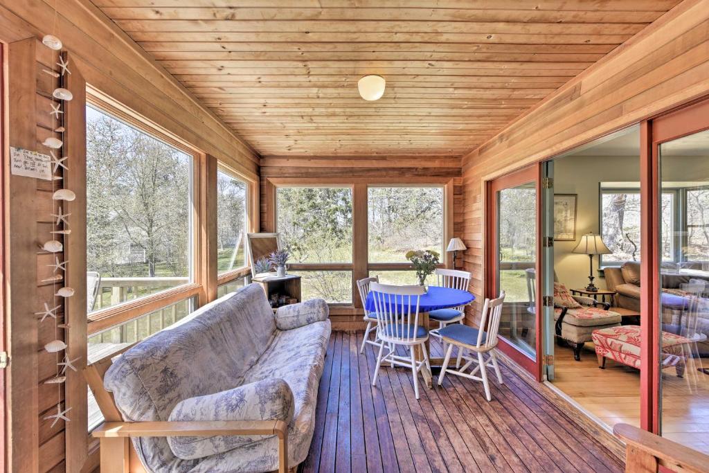 Chilmark House with Sunroom on Marthas Vineyard - main image