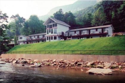 Carter Lodge - On The River - image 11