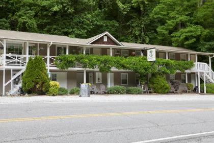 Hickory Falls Guesthouse - image 1