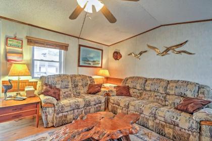 Quaint Chincoteague Island Hideaway with 2 Porches! - image 13