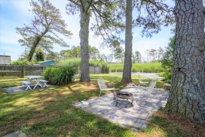 Creekside Cottage with Sunroom Fire Pit & WiFi! - image 4