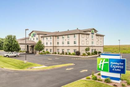 Holiday Inn Express Hotel & Suites Eau Claire North an IHG Hotel - image 12