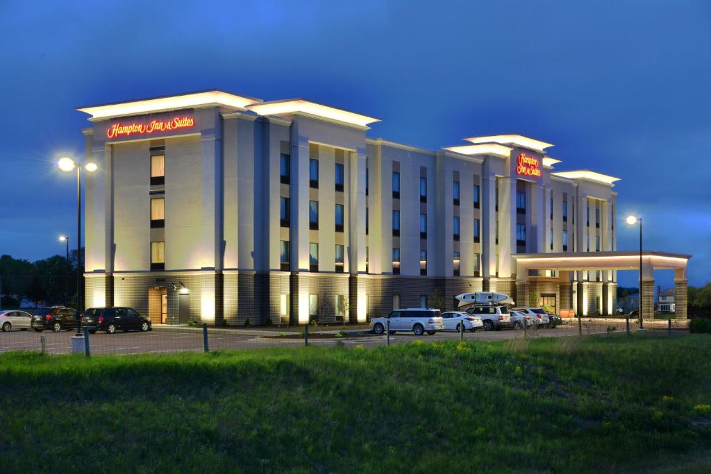 Hampton Inn & Suites Chippewa Falls - main image