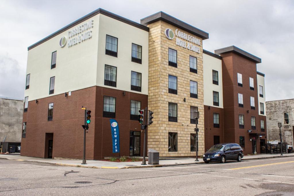 Cobblestone Hotel & Suites - Chippewa Falls - main image