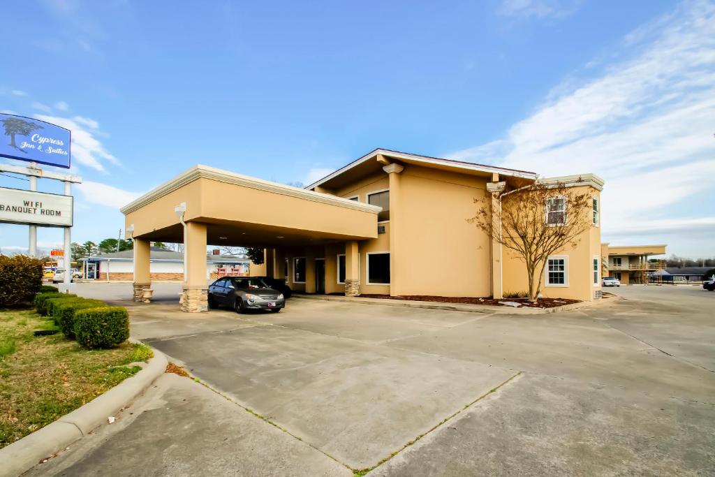 Cypress Inn & Suites - main image