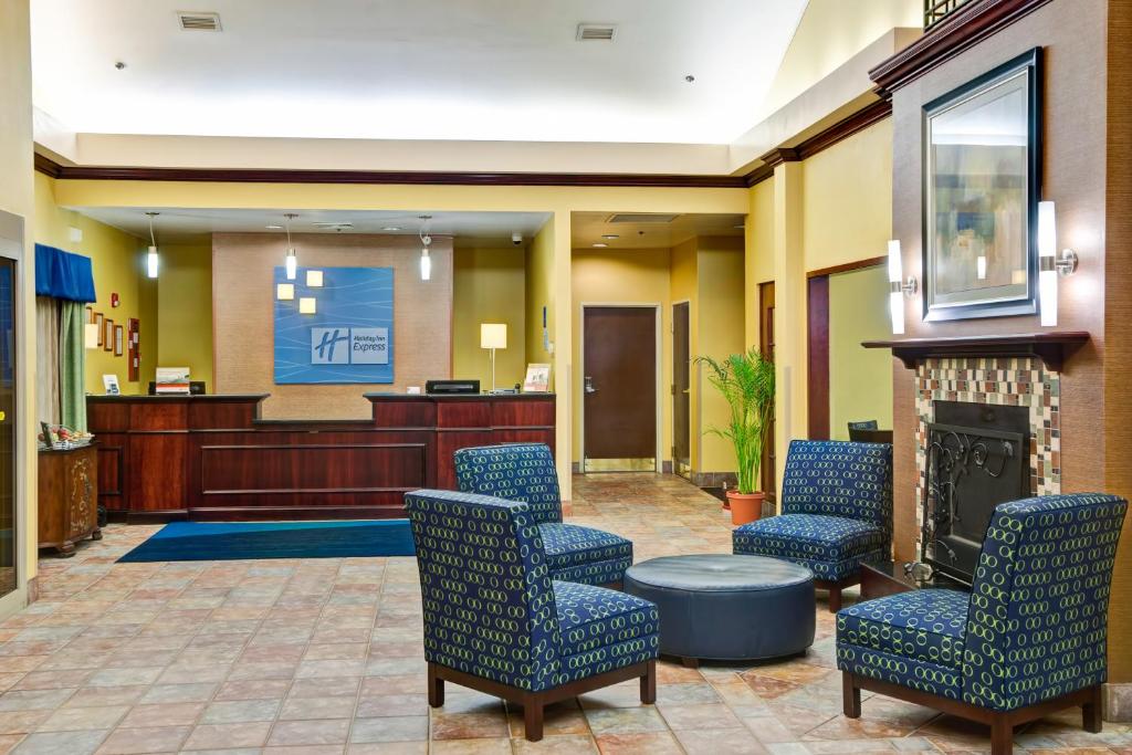 Holiday Inn Express Hotel & Suites Christiansburg an IHG Hotel - image 4