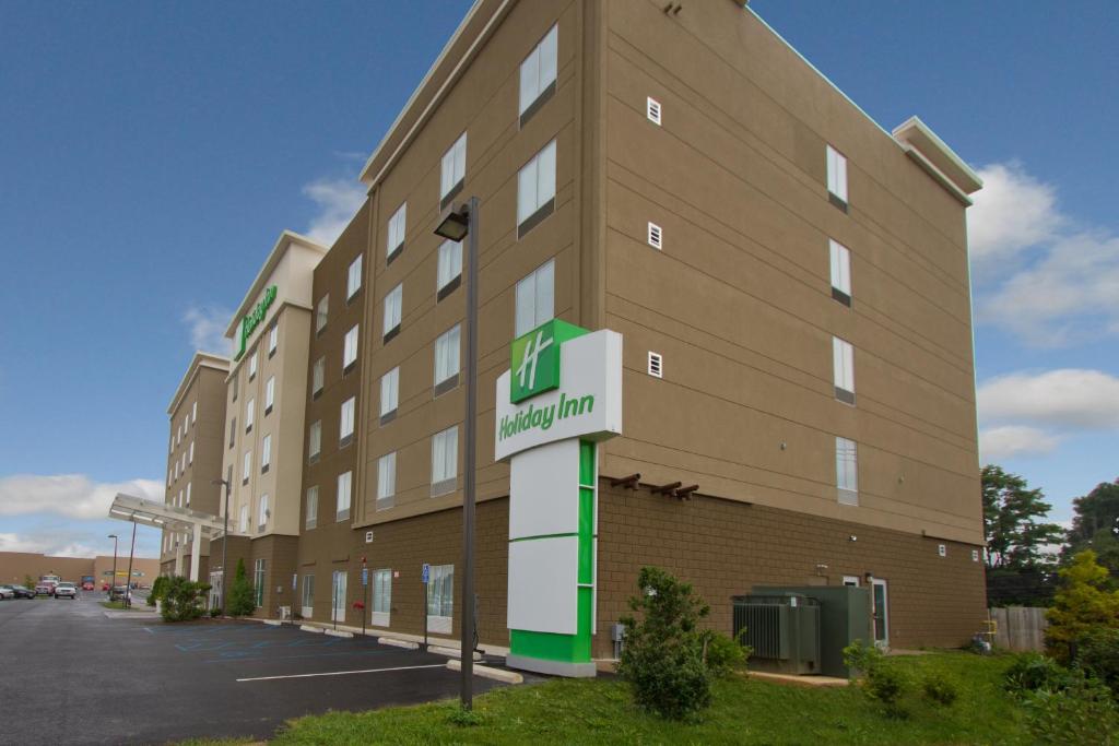 Holiday Inn Christiansburg Blacksburg an IHG Hotel - main image