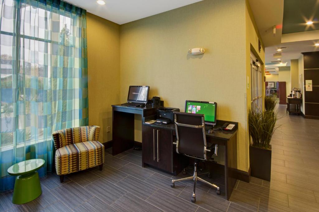 Holiday Inn Christiansburg Blacksburg an IHG Hotel - image 6