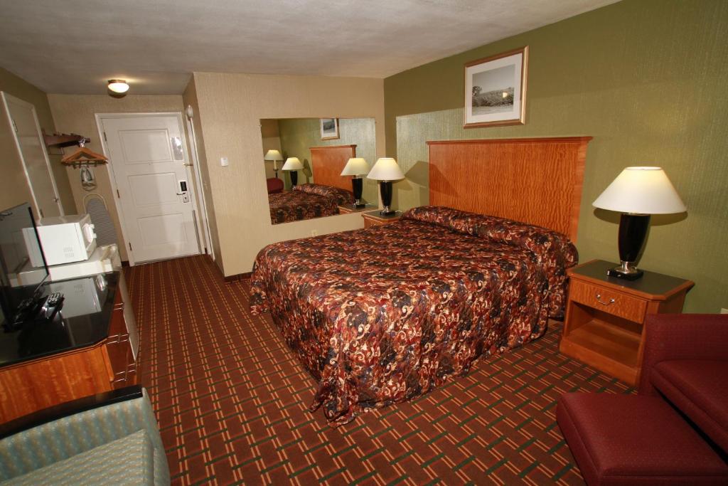 Budget Inn Cicero - image 5