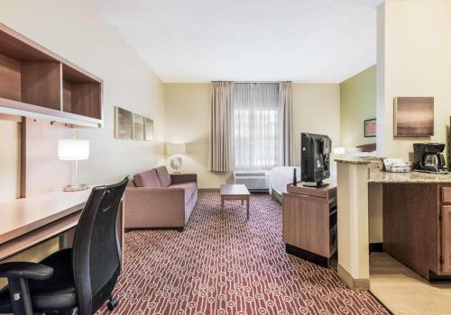 Suburban Extended Stay Hotel Blue Ash-Cincinnati - image 3