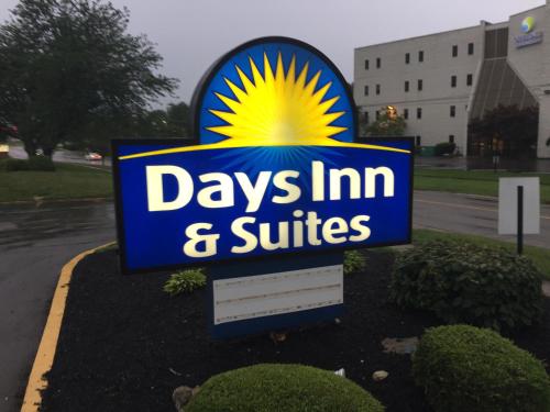 Days Inn & Suites by Wyndham Cincinnati North - image 2