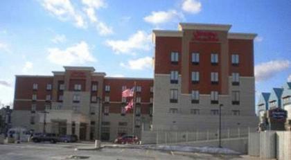 Hampton Inn & Suites Cincinnati / Uptown - University Area - image 2