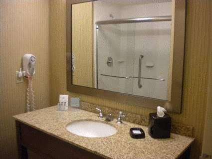 Hampton Inn & Suites Cincinnati / Uptown - University Area - image 5