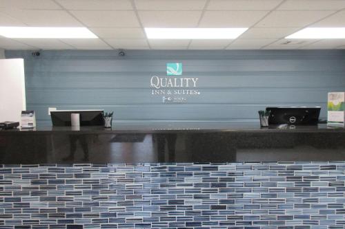 Quality Inn & Suites - main image