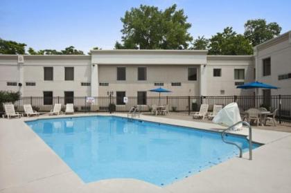 Days Inn by Wyndham Cincinnati East - image 2