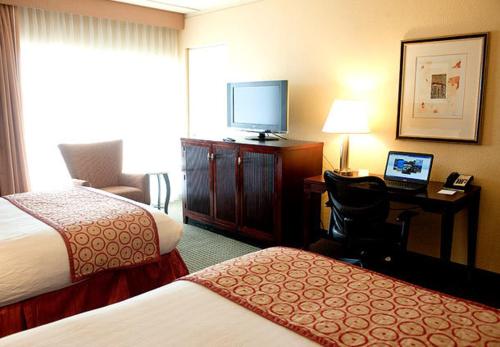 Fairfield Inn & Suites Cincinnati North/Sharonville - image 5