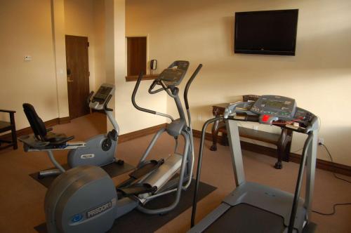 Best Western Premier Mariemont Inn - image 2