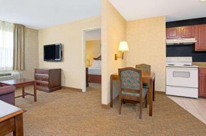 Hawthorn Suites by Wyndham Cincinnati/Sharonville - image 3