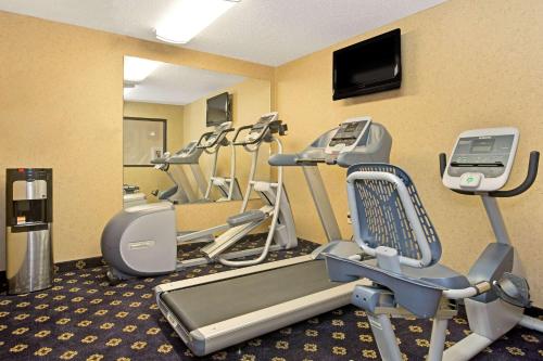 Hawthorn Suites by Wyndham Cincinnati/Sharonville - image 5