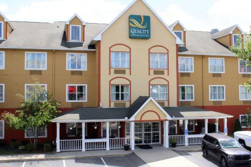 Quality Inn & Suites Cincinnati Sharonville - main image