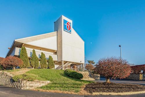 Motel 6-Cincinnati OH - Central - Norwood - main image