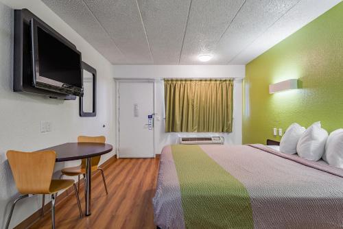 Motel 6-Cincinnati OH - Central - Norwood - image 3