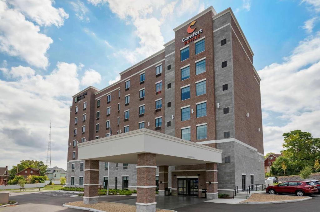 Comfort Suites Cincinnati University - Downtown - main image