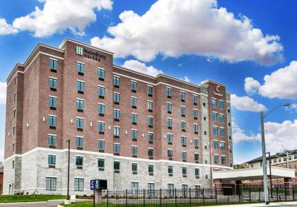 Comfort Suites Cincinnati University - Downtown - image 2