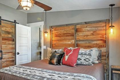 Rustic Chic Home 10 Mi to Otter Creek State Park! - image 15