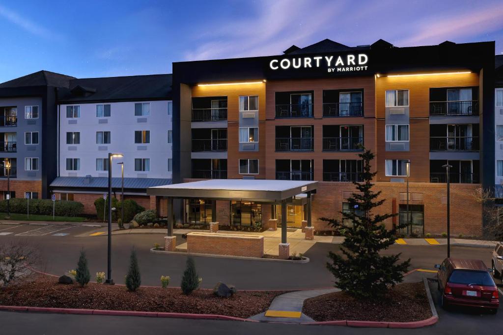 Courtyard by Marriott Portland Southeast/Clackamas - main image