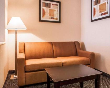 Comfort Suites Clackamas - image 14