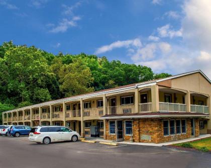 Econo Lodge Jefferson Hills Hwy 51 Clairton Pennsylvania