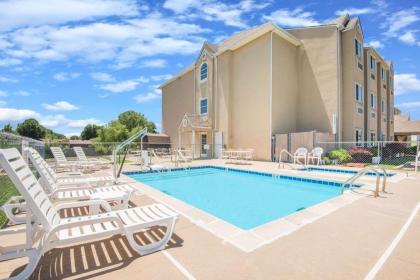 Microtel Inn & Suites Claremore - image 7