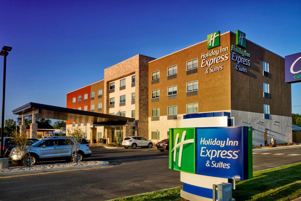 Holiday Inn Express & Suites Claremore an IHG Hotel - main image