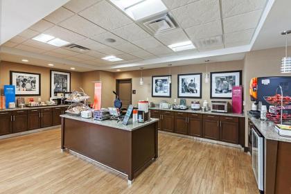 Hampton Inn & Suites Claremore - image 8