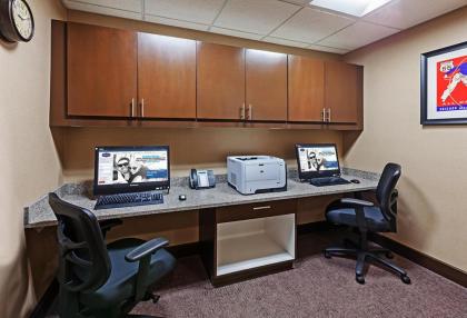 Hampton Inn & Suites Claremore - image 9