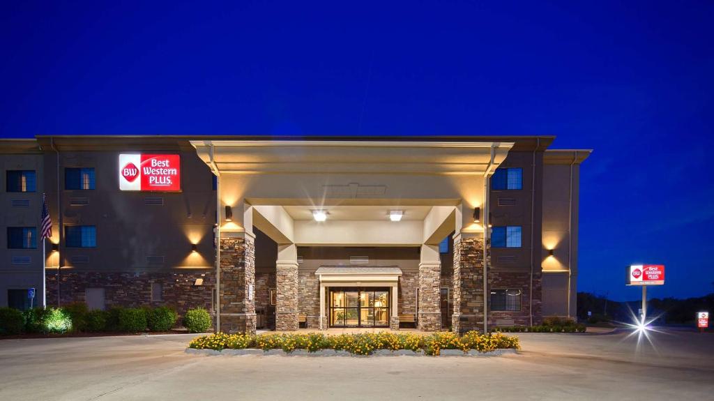 Best Western Plus Red River Inn - main image