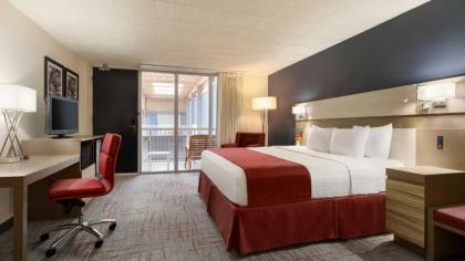 Ramada by Wyndham Clarion - image 2