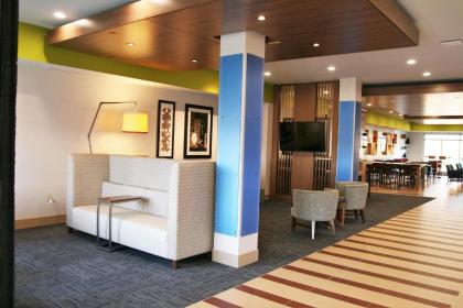 Holiday Inn Express & Suites Clarion an IHG Hotel - image 4