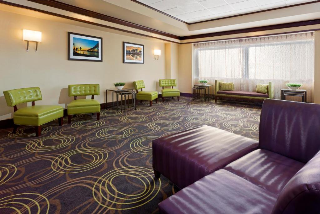 Holiday Inn Clark - Newark an IHG Hotel - image 3