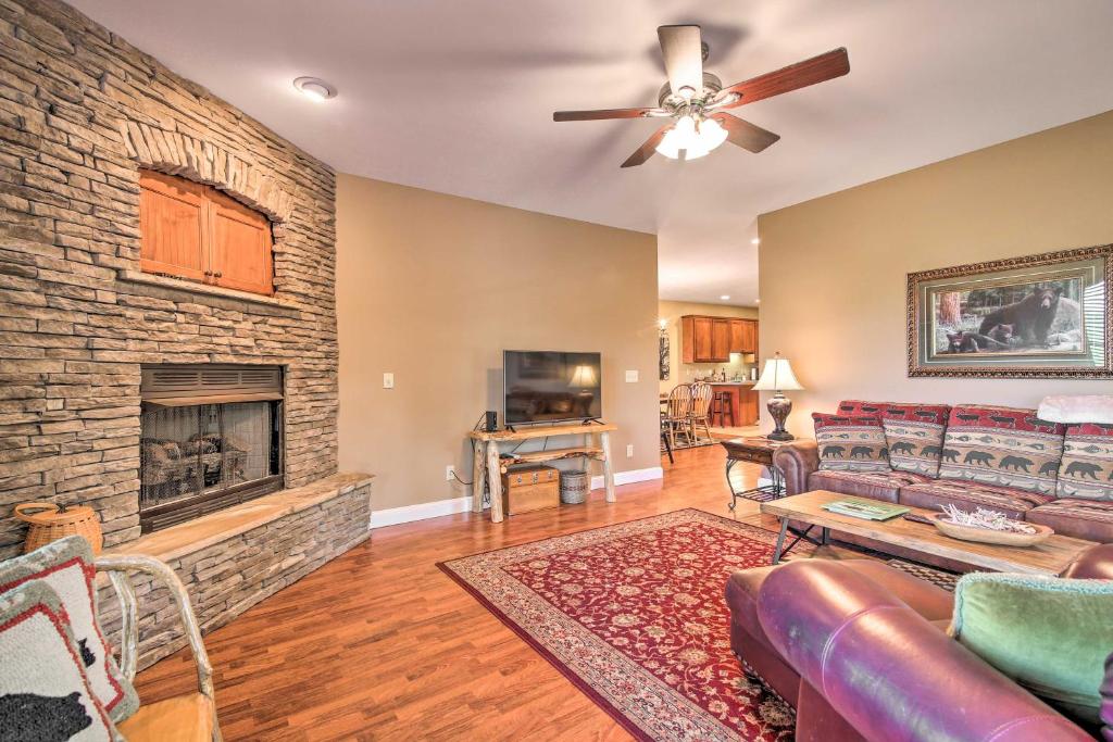 Peaceful High-End Clarkesville Apt on Horse Farm! - image 3