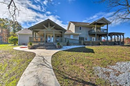 Serving Southern Charm at this Clarkesville House Clarkesville