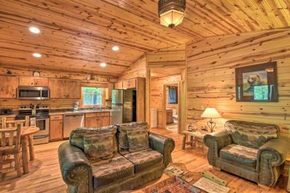 the HoneyBee Cabin Private Porch and Hot tub Clarkesville