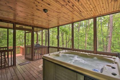 The HoneyBee Cabin Private Porch and Hot Tub - image 2