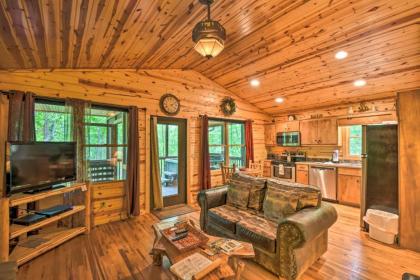 The HoneyBee Cabin Private Porch and Hot Tub - image 5