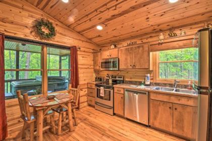 The HoneyBee Cabin Private Porch and Hot Tub - image 9