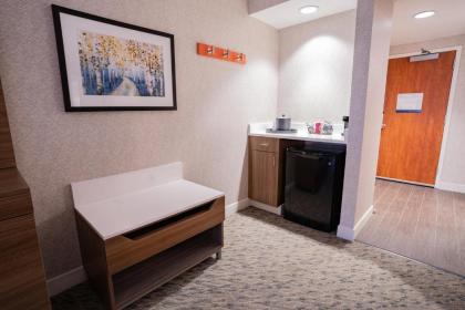 Hampton Inn Clarks Summit - image 12