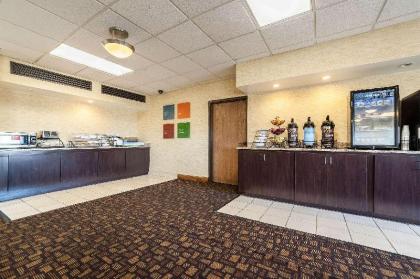 Quality Inn - image 11