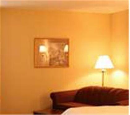 Hampton Inn Clarksville - image 11