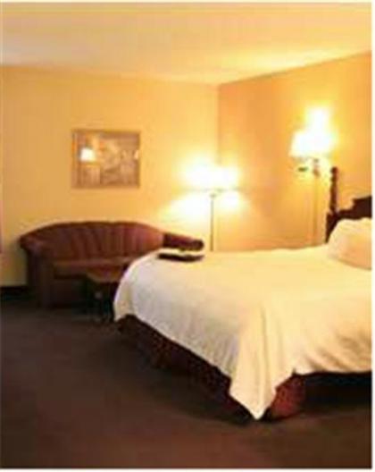 Hampton Inn Clarksville - image 12